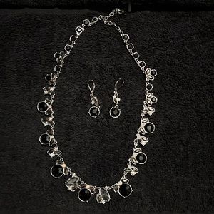 Excellent Condition Vera Wang Necklace & Earrings Set